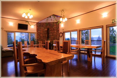 吹き抜けのダイニング